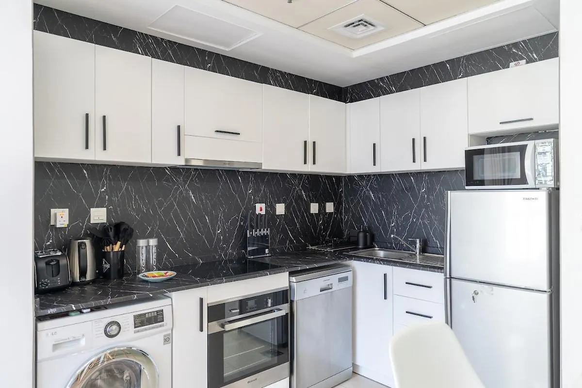 Charming Studio Apartment, With Easy Beach Access In Dubai Marina 아파트