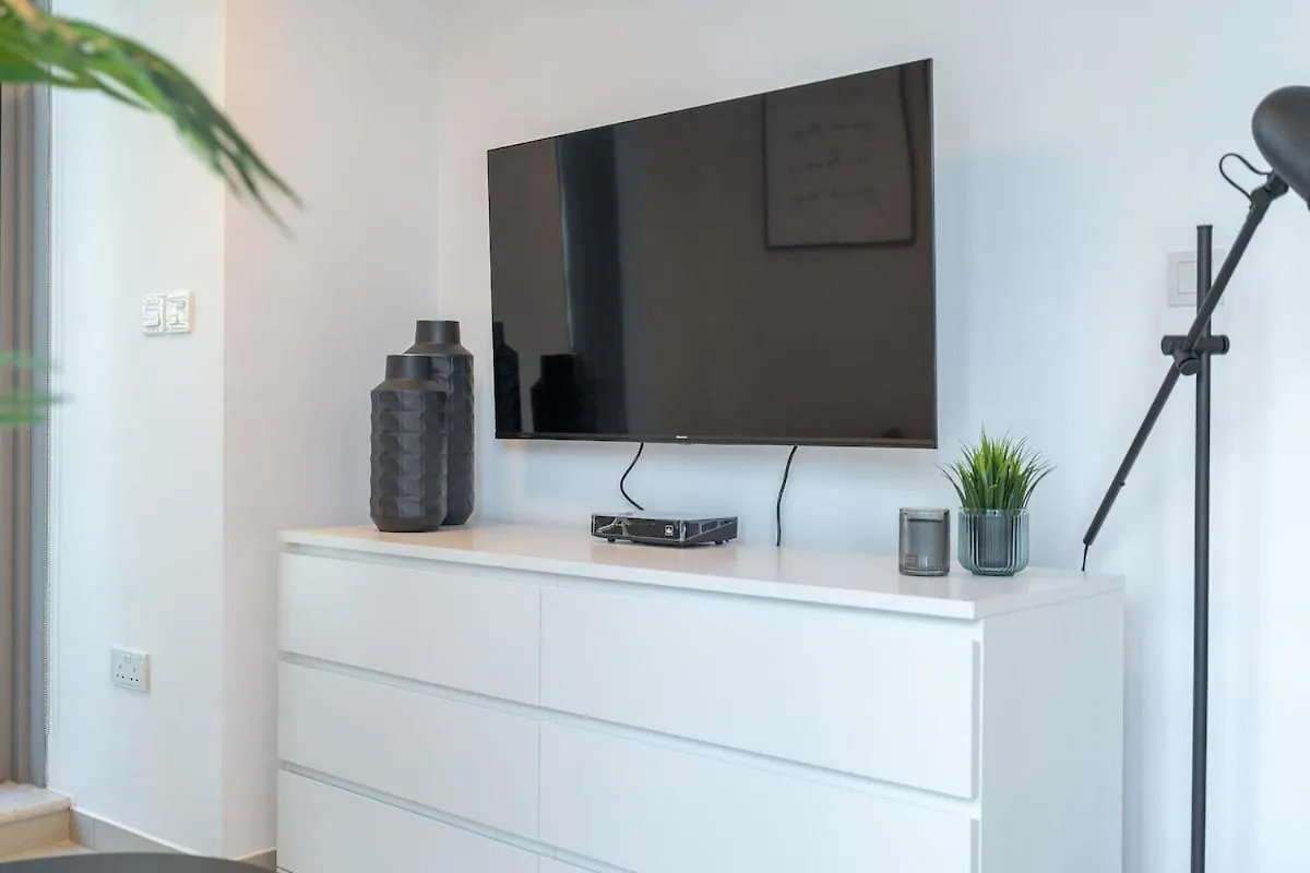 Apartment Charming Studio Apartment, With Easy Beach Access In Dubai Marina